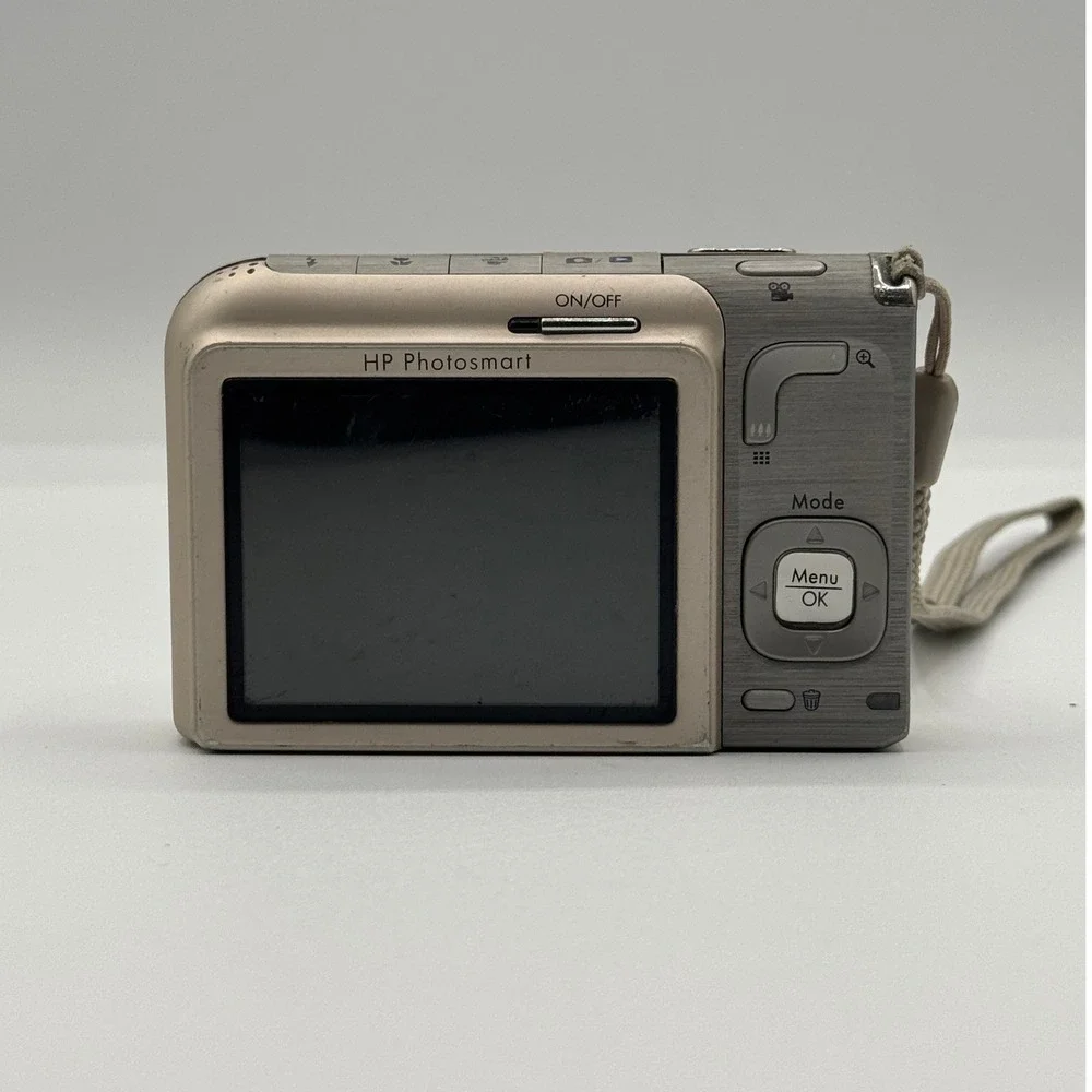 HP Photosmart R727 Digital Camera 6.2MP 3x Optical Zoom Silver FCLSD-0603